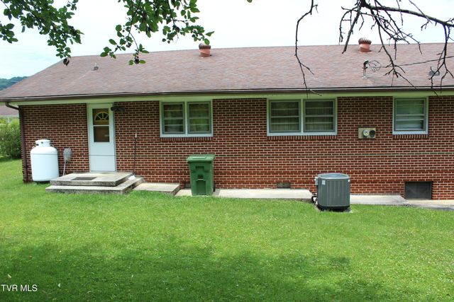151 Hospital Drive, Pennington Gap, VA 24277