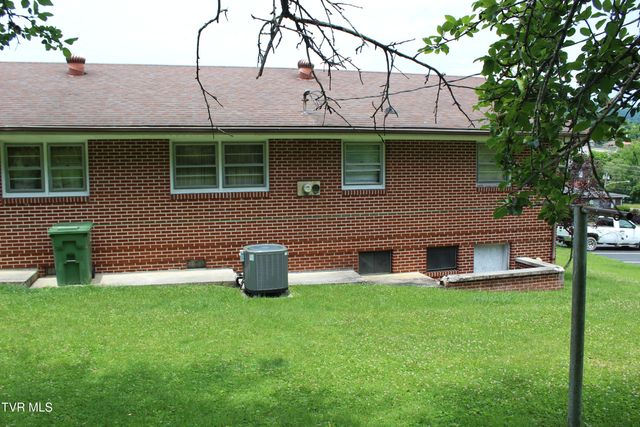 151 Hospital Drive, Pennington Gap, VA 24277