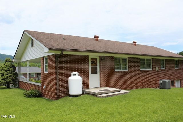 151 Hospital Drive, Pennington Gap, VA 24277