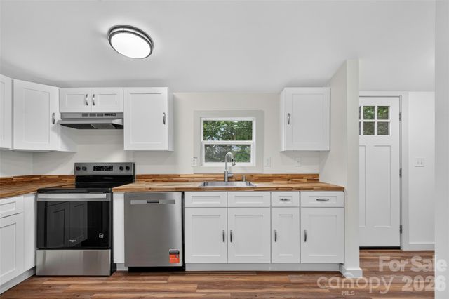 74 TJ Trail, Hendersonville, NC 28792
