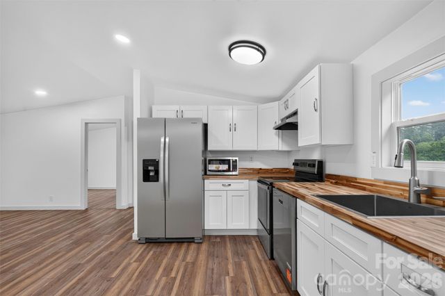 74 TJ Trail, Hendersonville, NC 28792