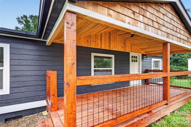 74 TJ Trail, Hendersonville, NC 28792