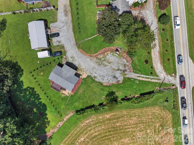 74 TJ Trail, Hendersonville, NC 28792