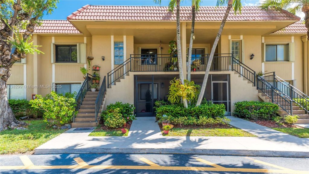 302 Lakeview Dr 202, Weston, FL 33326