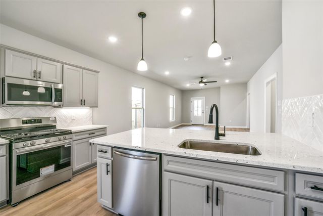 10950 Tawny Ridge Drive, Beasley, TX 77417