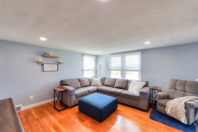 443 Burncoat St, Worcester, MA 01606