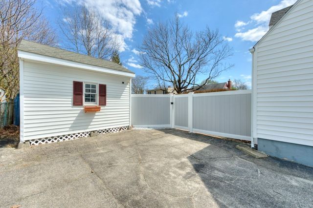 443 Burncoat St, Worcester, MA 01606