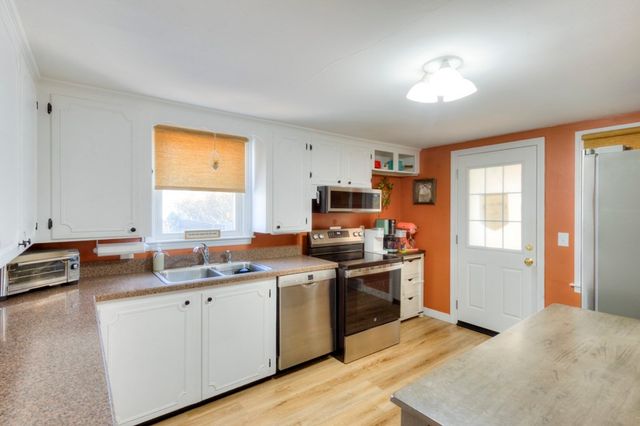443 Burncoat St, Worcester, MA 01606