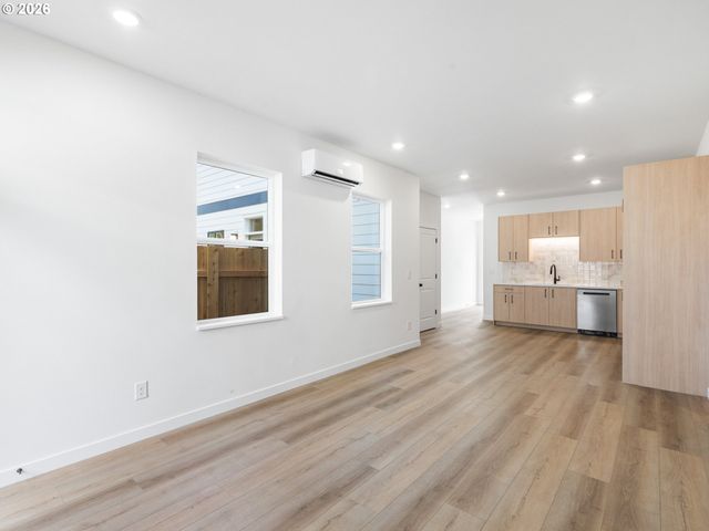 3855 N Willis Blvd 6, Portland, OR 97217