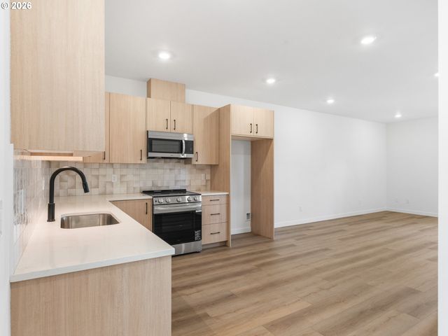 3855 N Willis Blvd 6, Portland, OR 97217