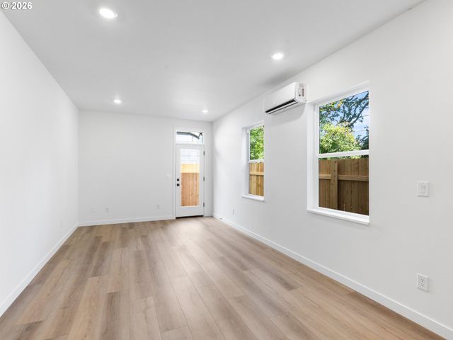 3855 N Willis Blvd 6, Portland, OR 97217