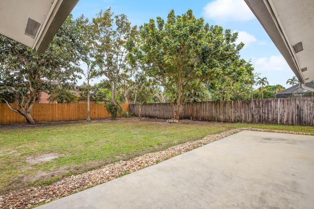 430 La Mancha Avenue, Royal Palm Beach, FL 33411
