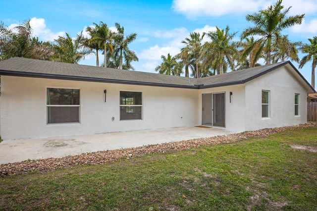 430 La Mancha Avenue, Royal Palm Beach, FL 33411