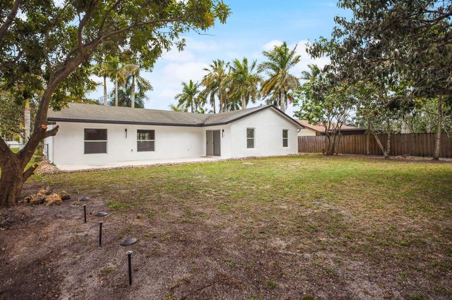 430 La Mancha Avenue, Royal Palm Beach, FL 33411
