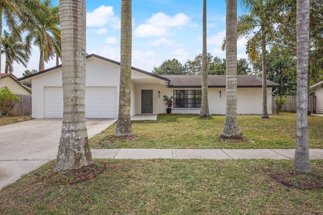 430 La Mancha Avenue, Royal Palm Beach, FL 33411