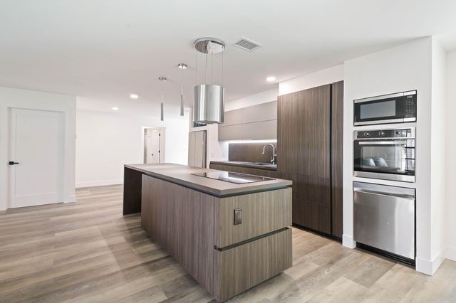 430 La Mancha Avenue, Royal Palm Beach, FL 33411