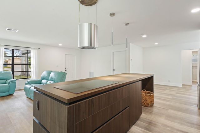 430 La Mancha Avenue, Royal Palm Beach, FL 33411