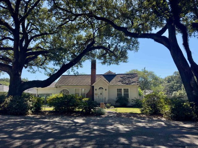 557 Avenue C, Port Allen, LA 70767