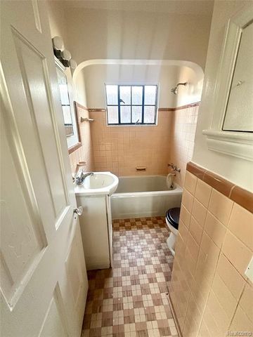 13112 Canonbury Street, Detroit, MI 48205