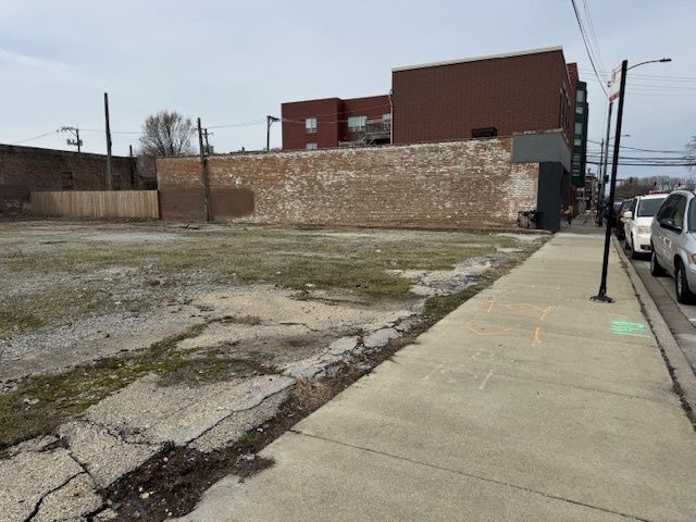 131 E 43rd Street, Chicago, IL 60653