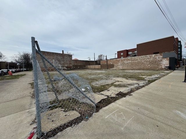 131 E 43rd Street, Chicago, IL 60653