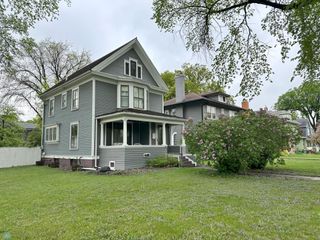 619 University Drive S, Fargo, ND 58103