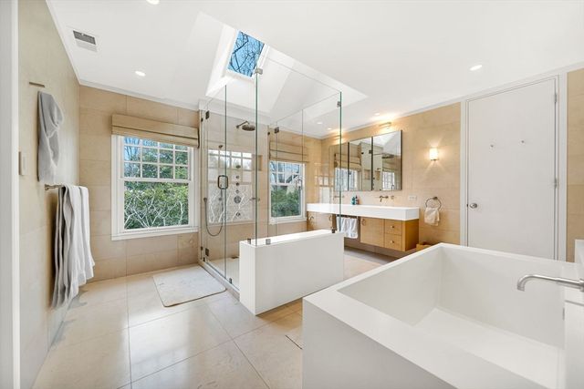 23 Inverness Rd, Wellesley, MA 02481