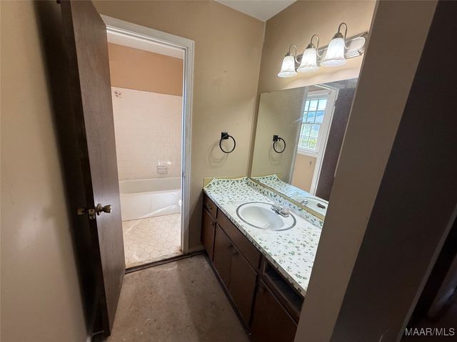 212 W Vanderbilt Loop, Montgomery, AL 36109