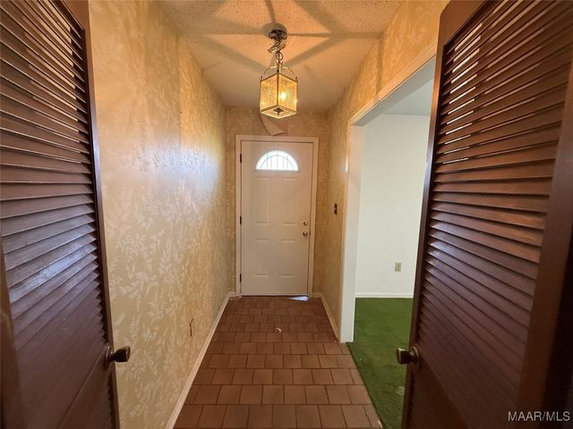 212 W Vanderbilt Loop, Montgomery, AL 36109