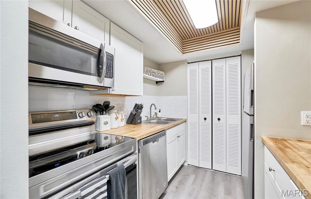 7 Fairways Circle E, St Charles, MO 63303