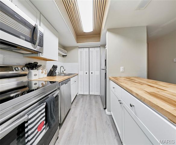 7 Fairways Circle E, St Charles, MO 63303