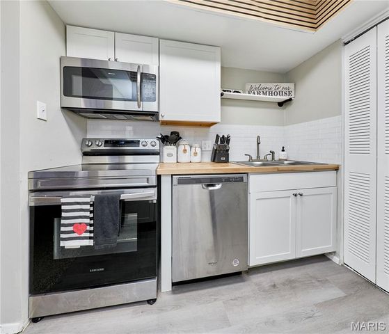 7 Fairways Circle E, St Charles, MO 63303