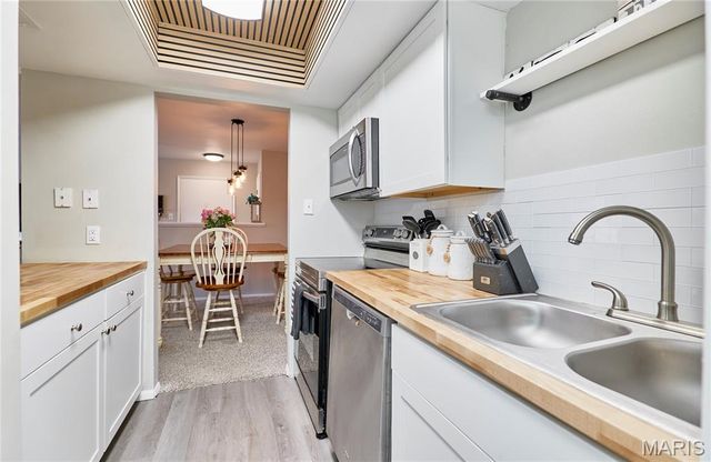 7 Fairways Circle E, St Charles, MO 63303