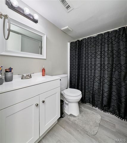 7 Fairways Circle E, St Charles, MO 63303