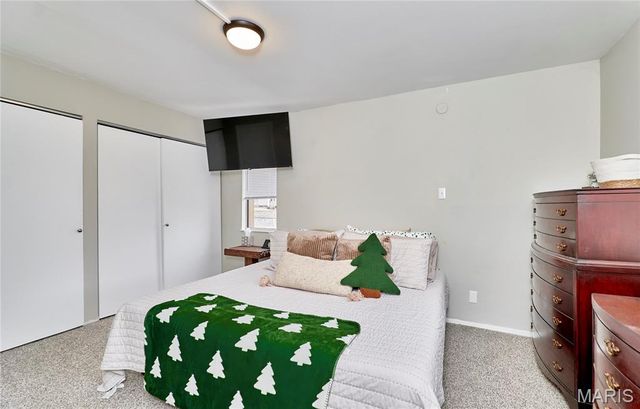 7 Fairways Circle E, St Charles, MO 63303