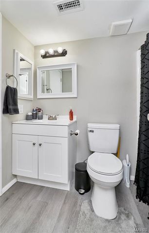 7 Fairways Circle E, St Charles, MO 63303