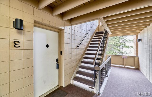 7 Fairways Circle E, St Charles, MO 63303