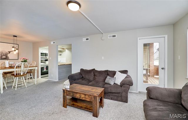 7 Fairways Circle E, St Charles, MO 63303