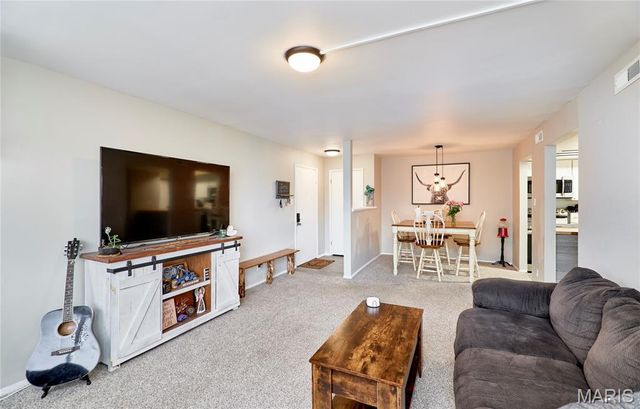 7 Fairways Circle E, St Charles, MO 63303