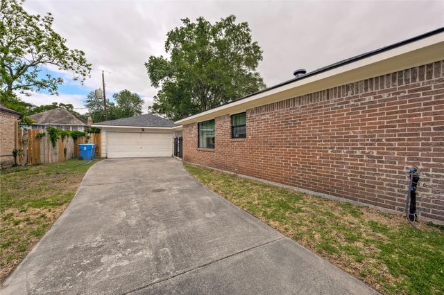 1215 Forsythe Lane, Houston, TX 77073