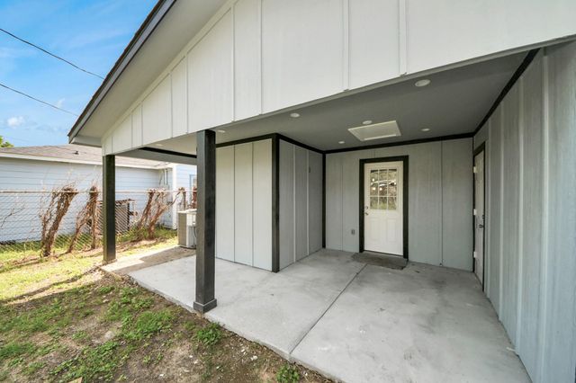 7338 Hurtgen Forest Road, Houston, TX 77033