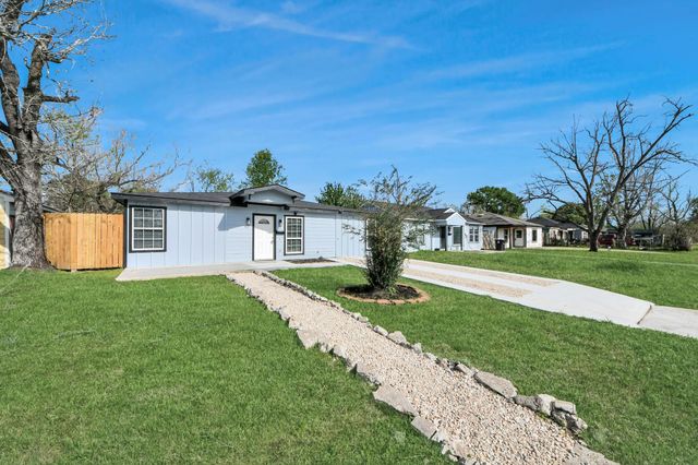 7338 Hurtgen Forest Road, Houston, TX 77033