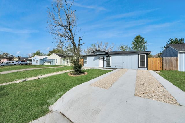 7338 Hurtgen Forest Road, Houston, TX 77033