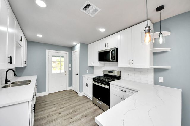 7338 Hurtgen Forest Road, Houston, TX 77033