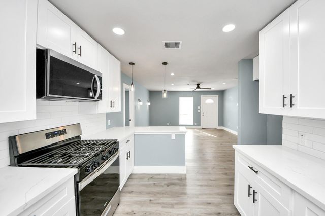 7338 Hurtgen Forest Road, Houston, TX 77033