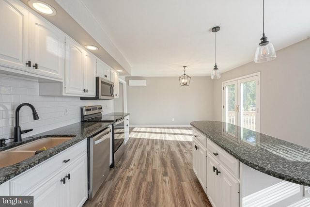 123 THIES RD, Sewell, NJ 08080
