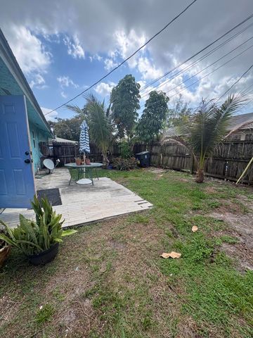 3910 Holden Lane, Lake Worth, FL 33461