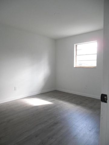 3910 Holden Lane, Lake Worth, FL 33461