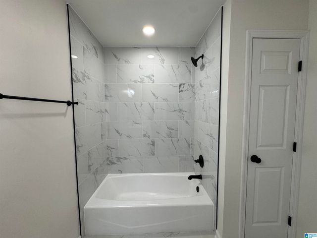 1416 29TH AVENUE N, Hueytown, AL 35023