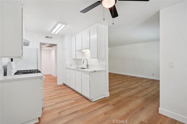 11813 Runnymede Street 27, North Hollywood, CA 91605